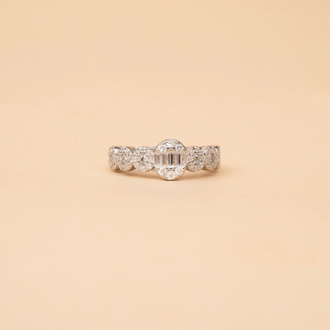 Classic band ring