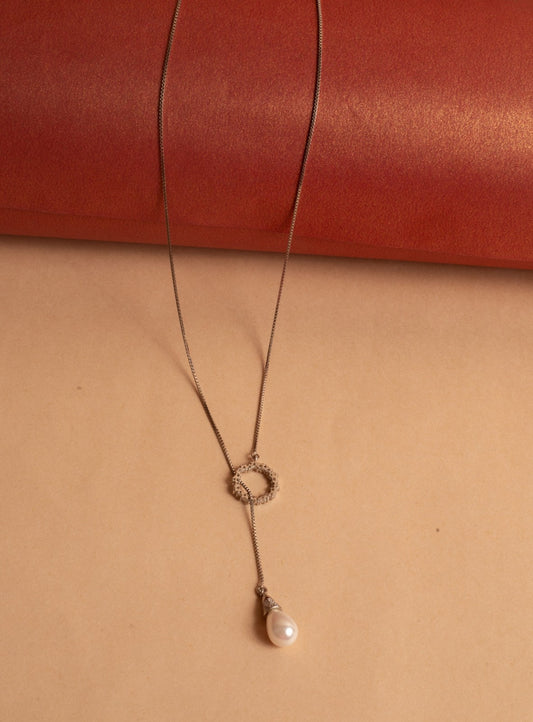 Stylish Pearl Pendent Silver Chain