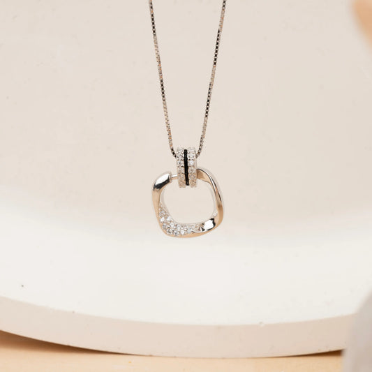 Eternal Curve Sparkle Necklace - Silvinity