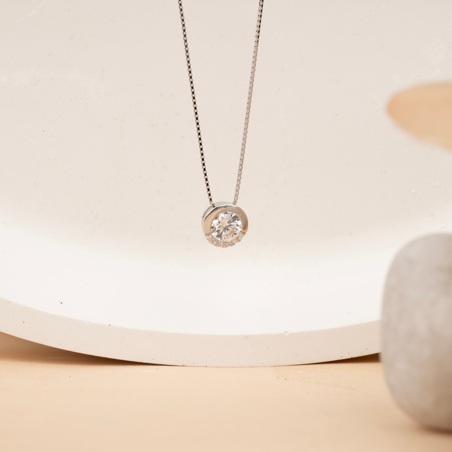 Pretty Solitaire Necklace