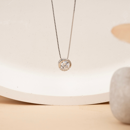 Pretty Solitaire Necklace
