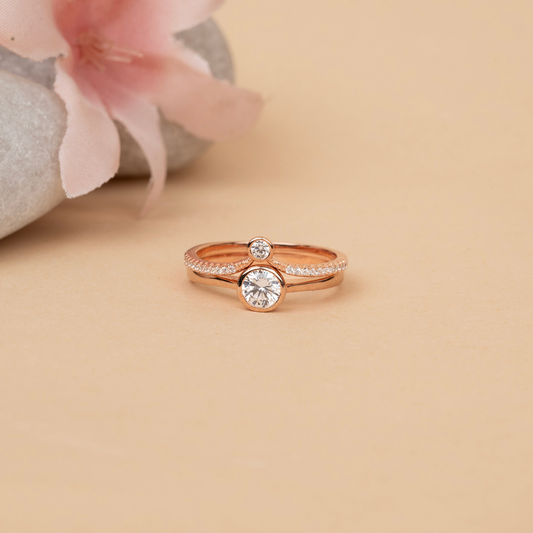 Solitaire raised ring