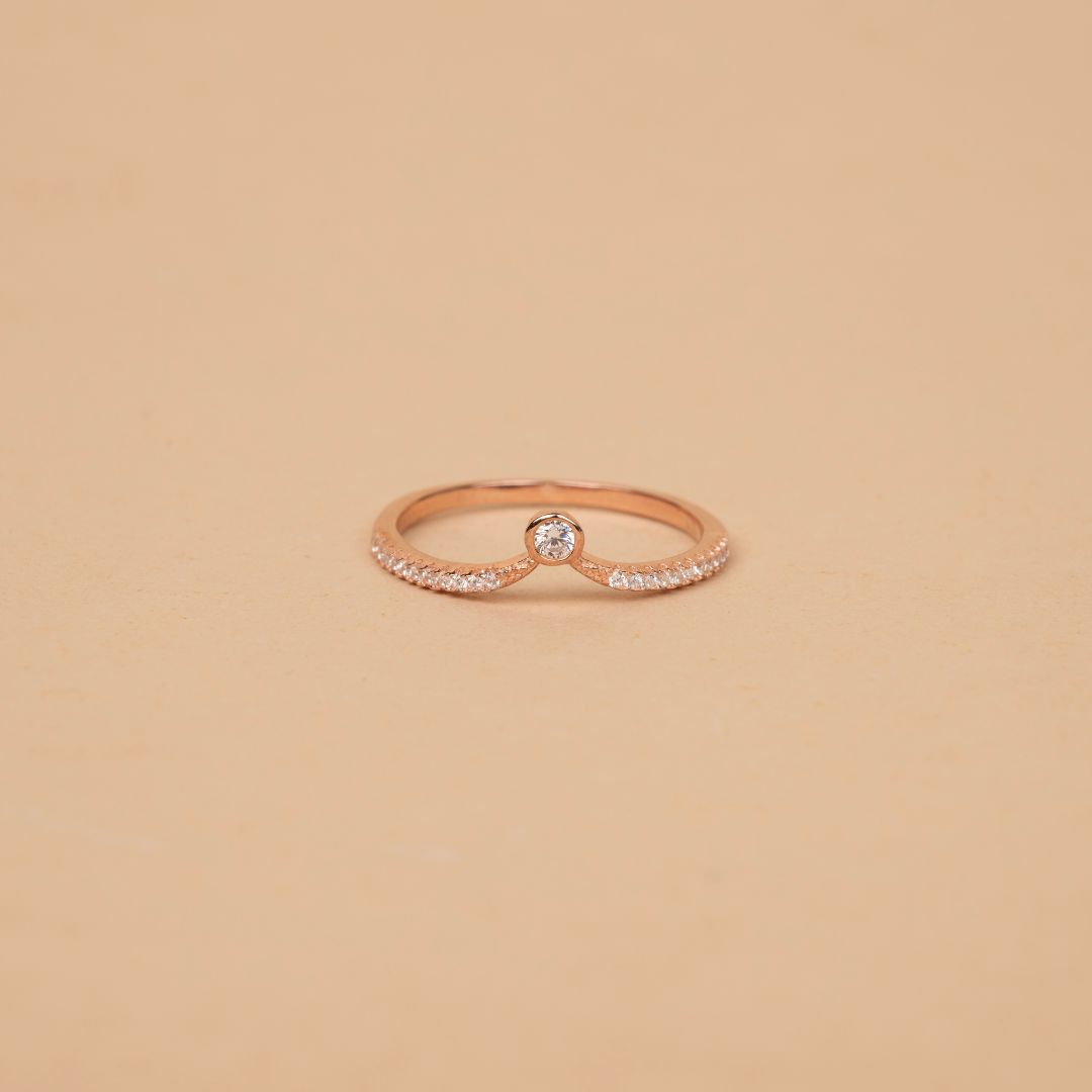 Solitaire raised ring