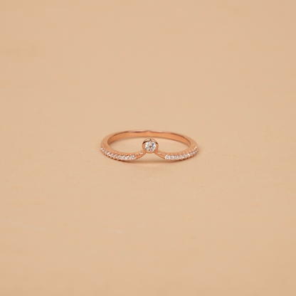 Solitaire raised ring