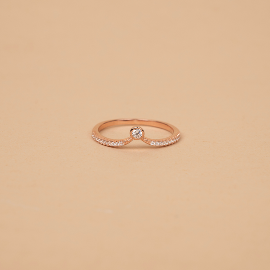 Solitaire raised ring