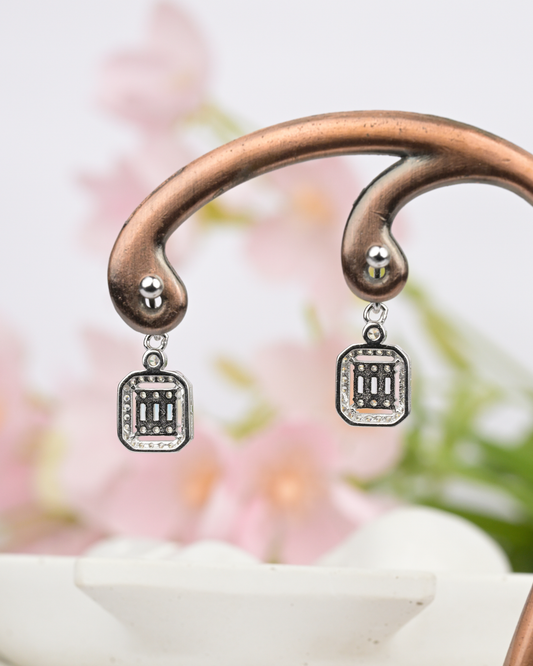 Baguette Halo Drop Bugdi Earring