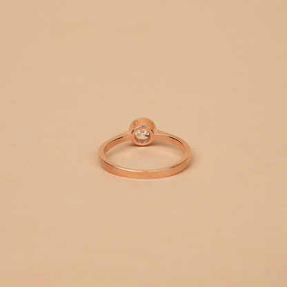 Solitaire raised ring