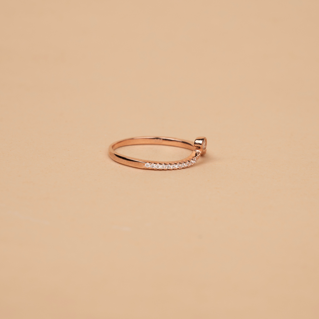Solitaire raised ring
