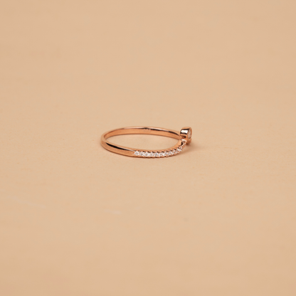 Solitaire raised ring