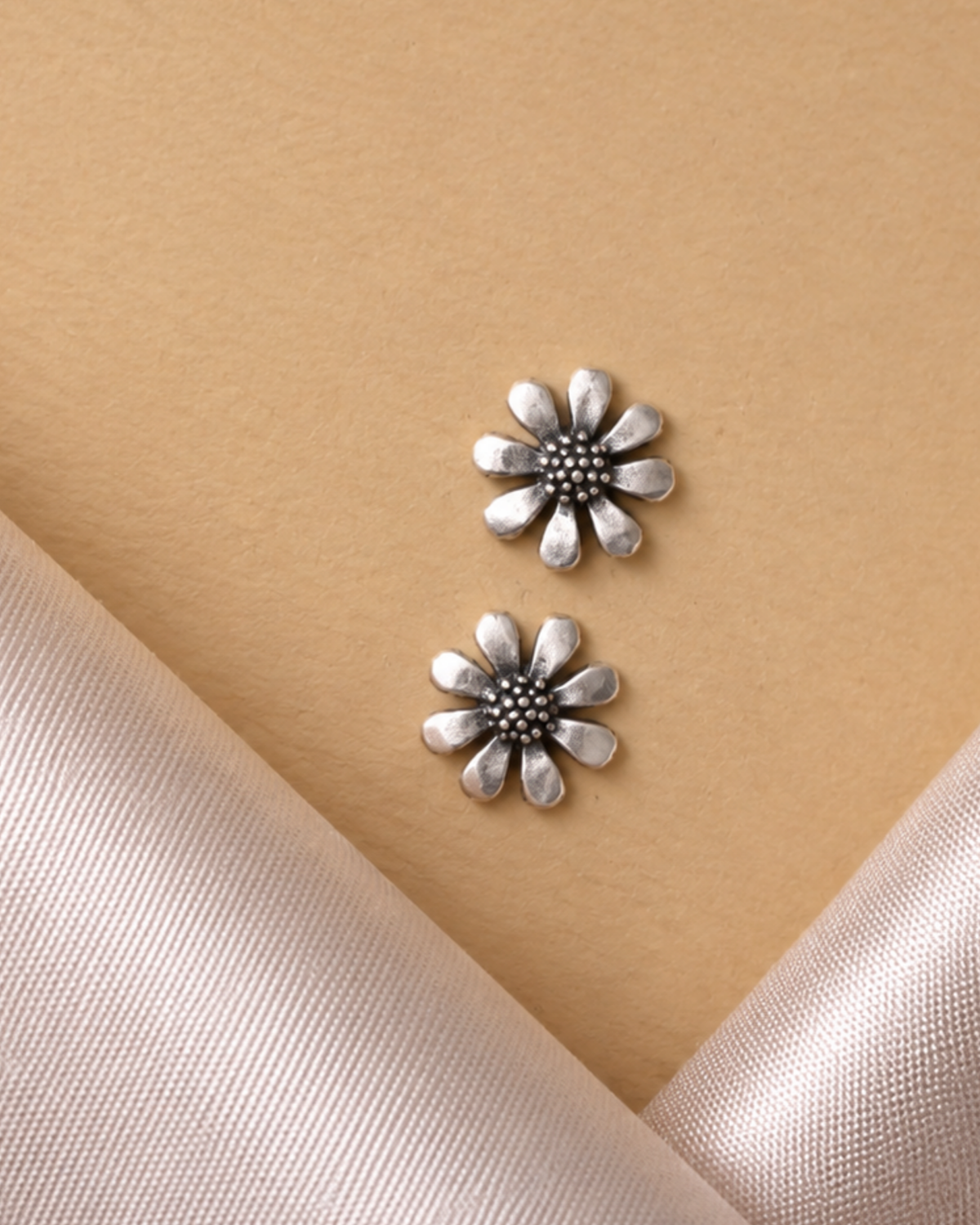 Daisy Flower Stud Earrings | 92.5 Sterling Silver