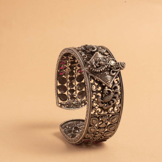 Beautifull Vintage Handcuff