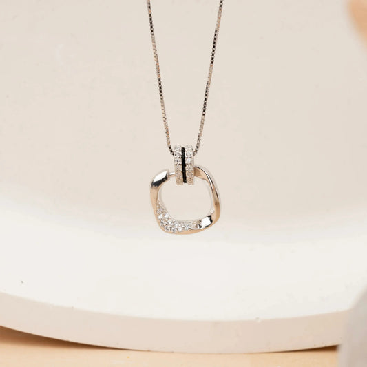 Eternal Curve Sparkle Necklace - Silvinity