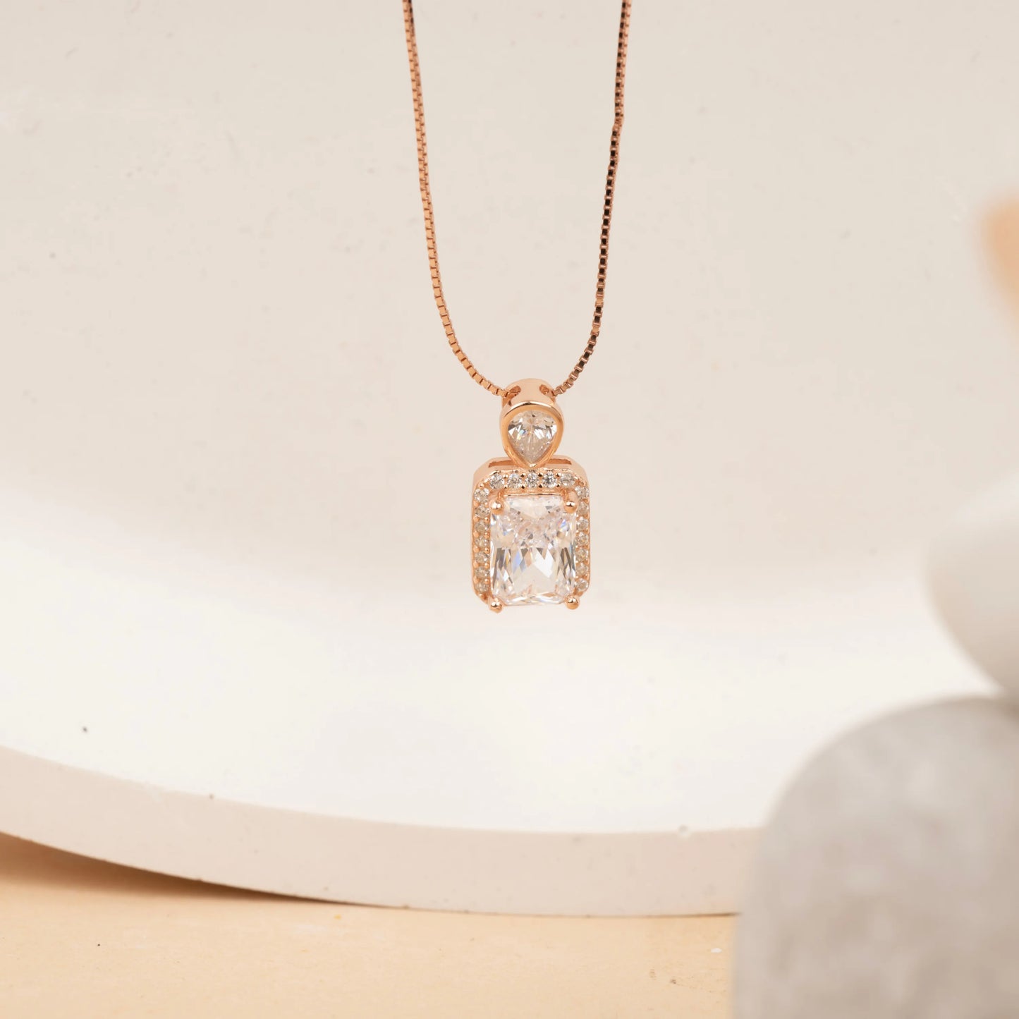Halo Solitaire Pendant - Chain Pendant