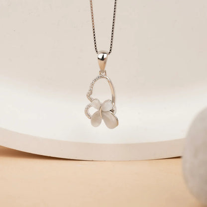 Luna Petal Pearl Pendant - Chain Pendant