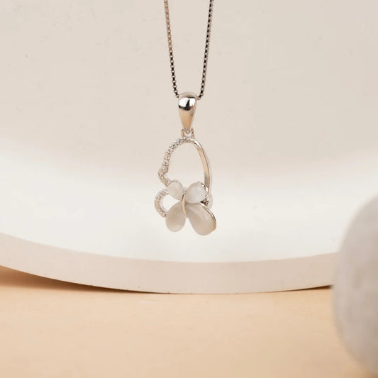 Luna Petal Pearl Pendant - Chain Pendant