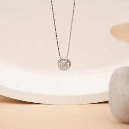 Pretty Solitaire Necklace - Chain Pendant
