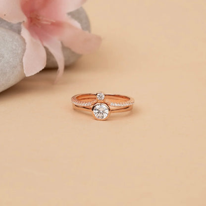 Solitaire raised ring - 10 - rings