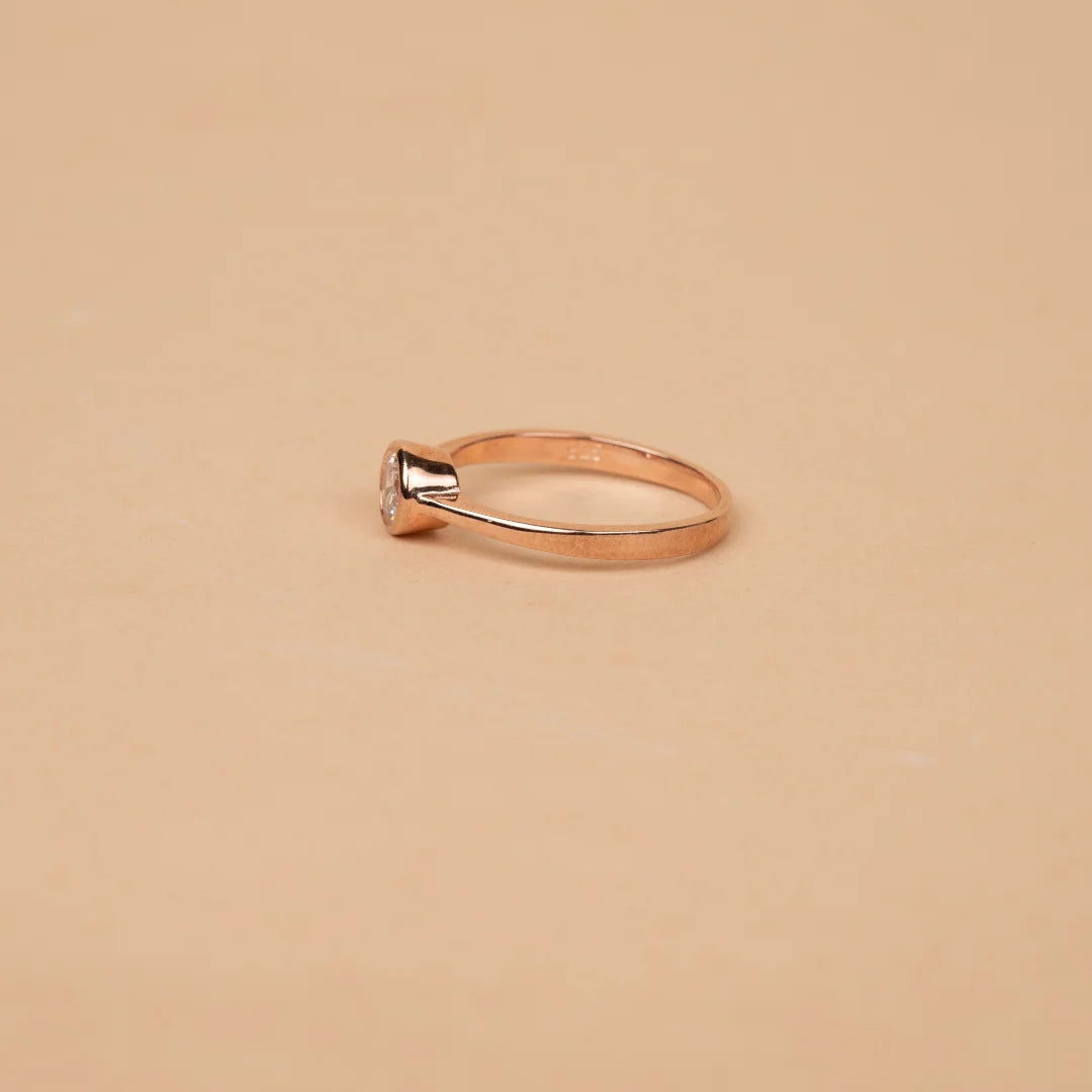 Solitaire raised ring - rings